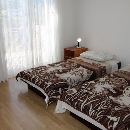 Apartments Grzetic Malinska Esterno foto