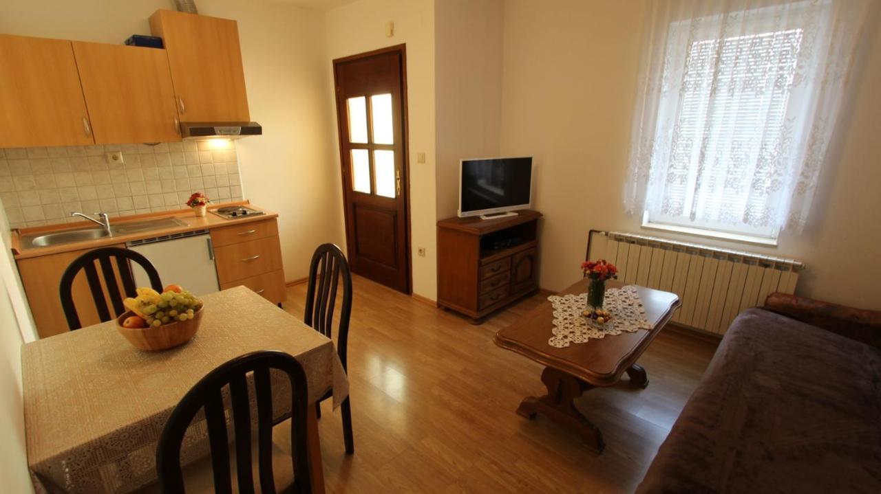 Apartments Grzetic Malinska Esterno foto