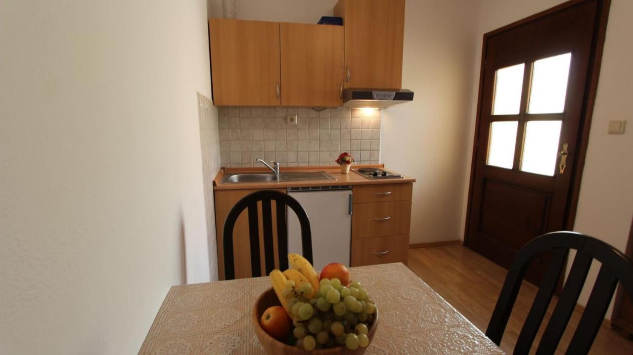 Apartments Grzetic Malinska Esterno foto