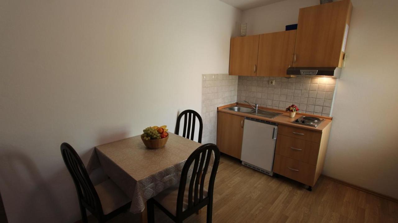 Apartments Grzetic Malinska Esterno foto