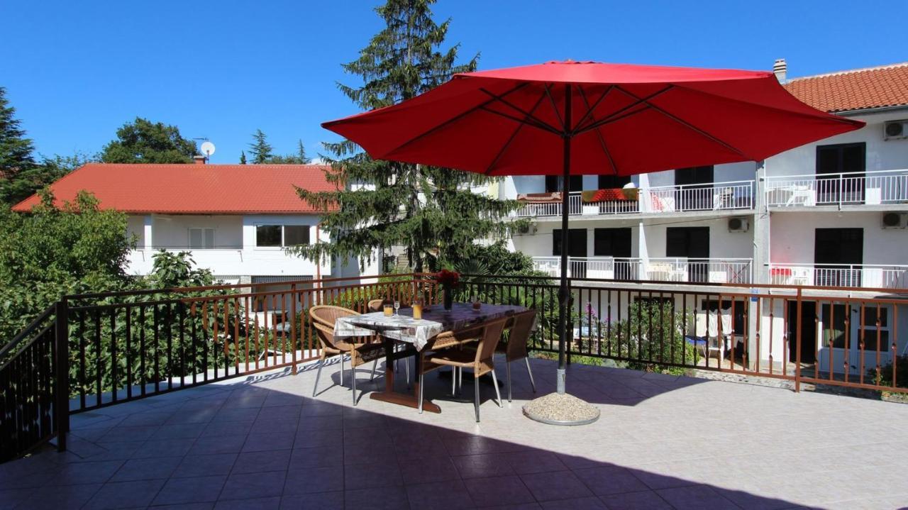 Apartments Grzetic Malinska Esterno foto