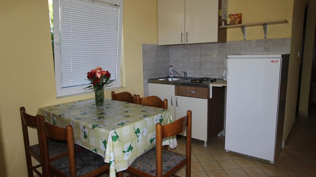Apartments Grzetic Malinska Esterno foto