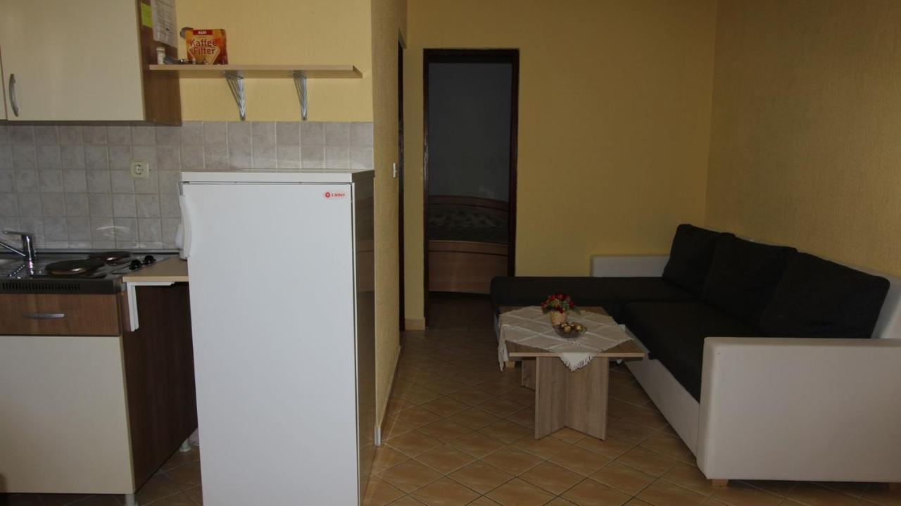 Apartments Grzetic Malinska Esterno foto