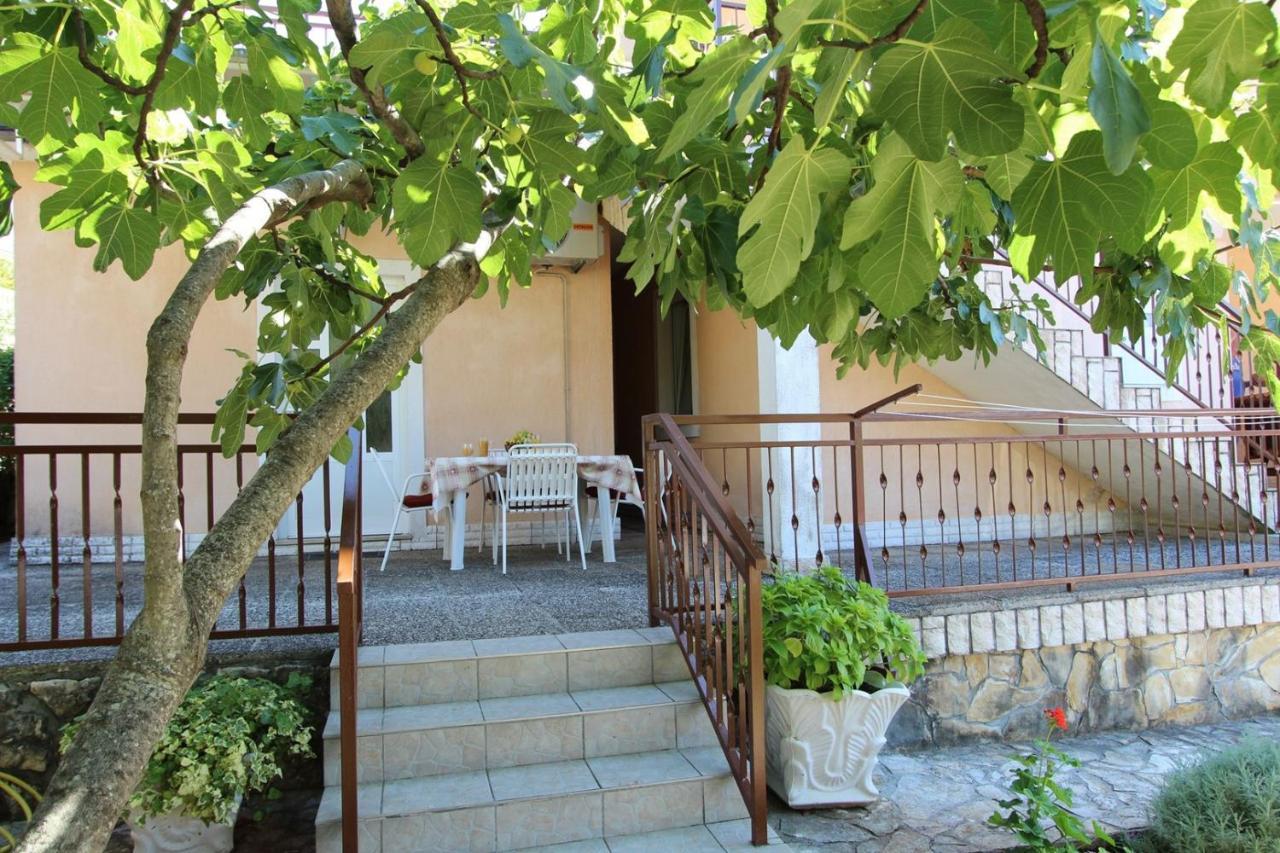 Apartments Grzetic Malinska Esterno foto